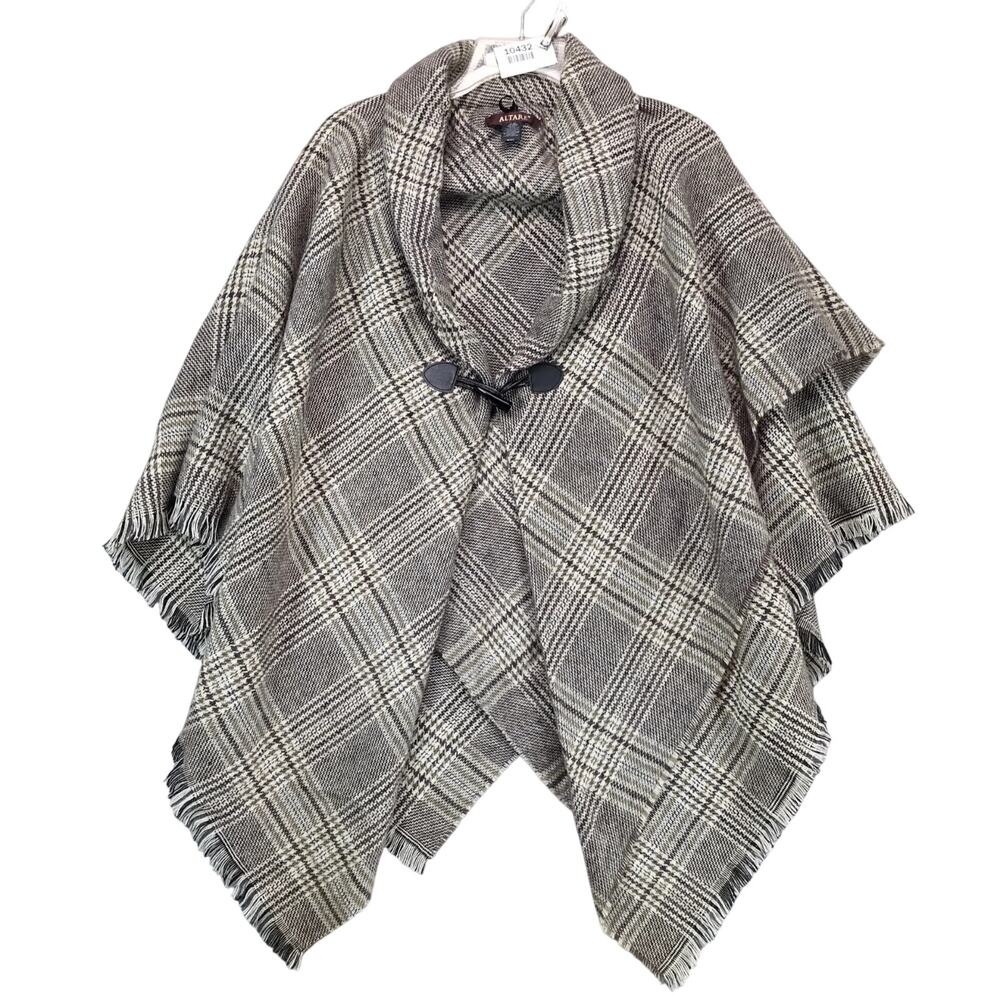 Altare Soft Knit Plaid‎ Fringe Cape Poncho Women's One Size Horn Toggle Closure
